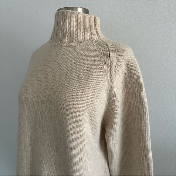 New HILFIGER 100% Wool Turtle Neck Sweater M made In Italy - Picture 4 of 10